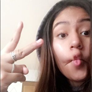 Meet your Posher, Leticia